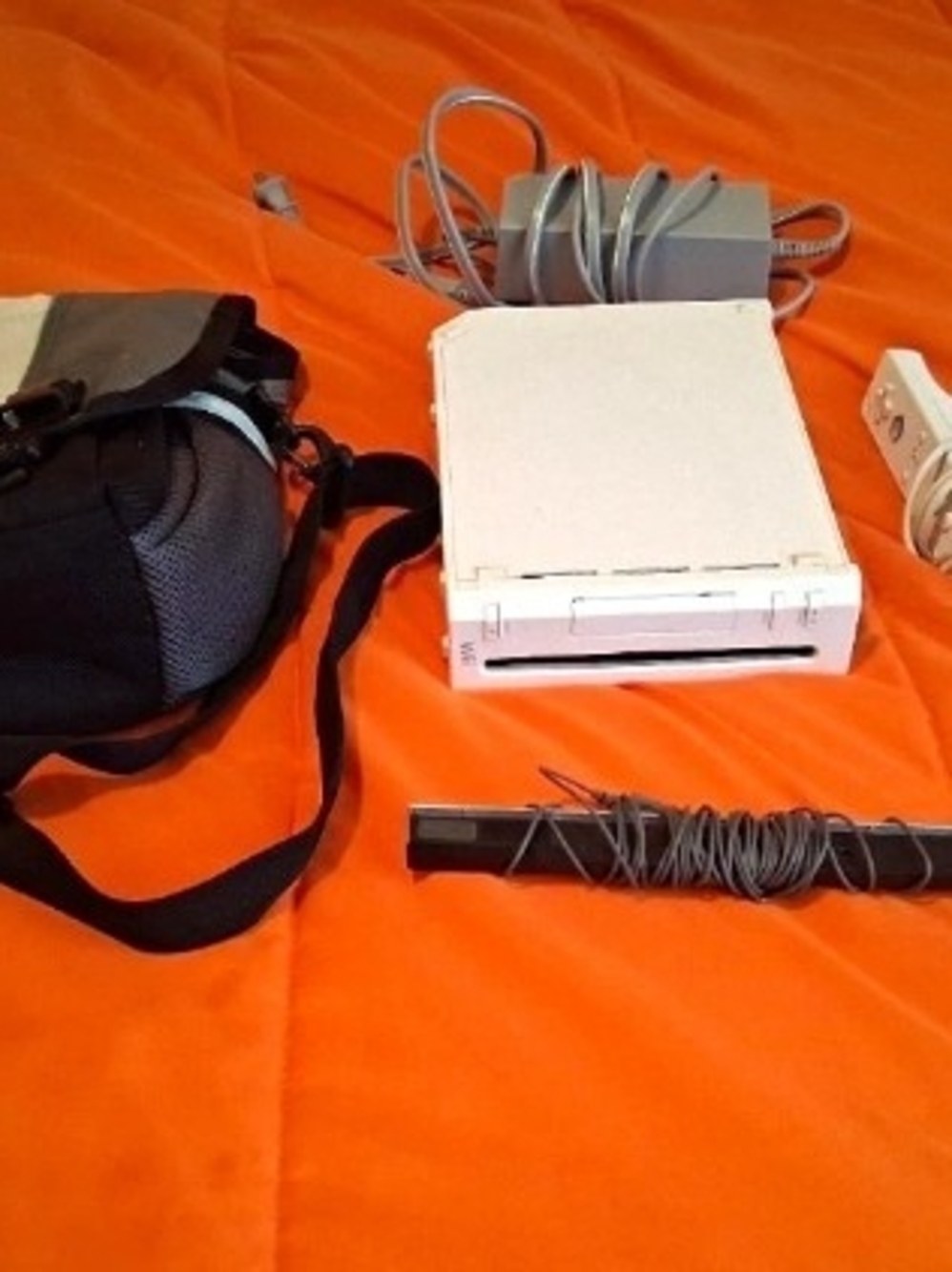 Nintendo Wii RVL-001(USA) White Console Bundle w/ Remote Nunchuk Cables & Case